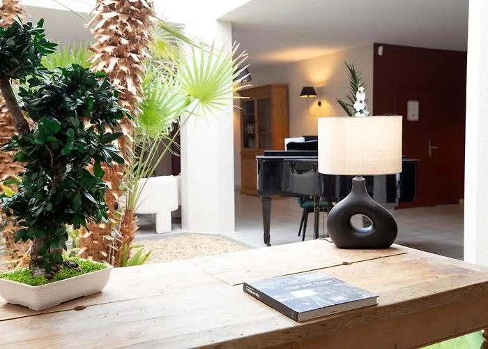 Western Le Paradou Sud.Hotel Avignon